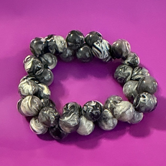 Jewelry - Elegant Black and Gray Beaded Bracelet stretchy